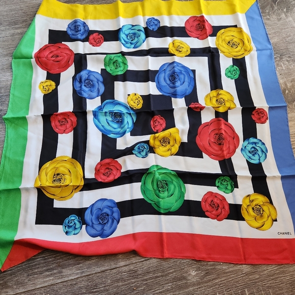 Women's authentic chanel silk scarf - Picture 1 of 3